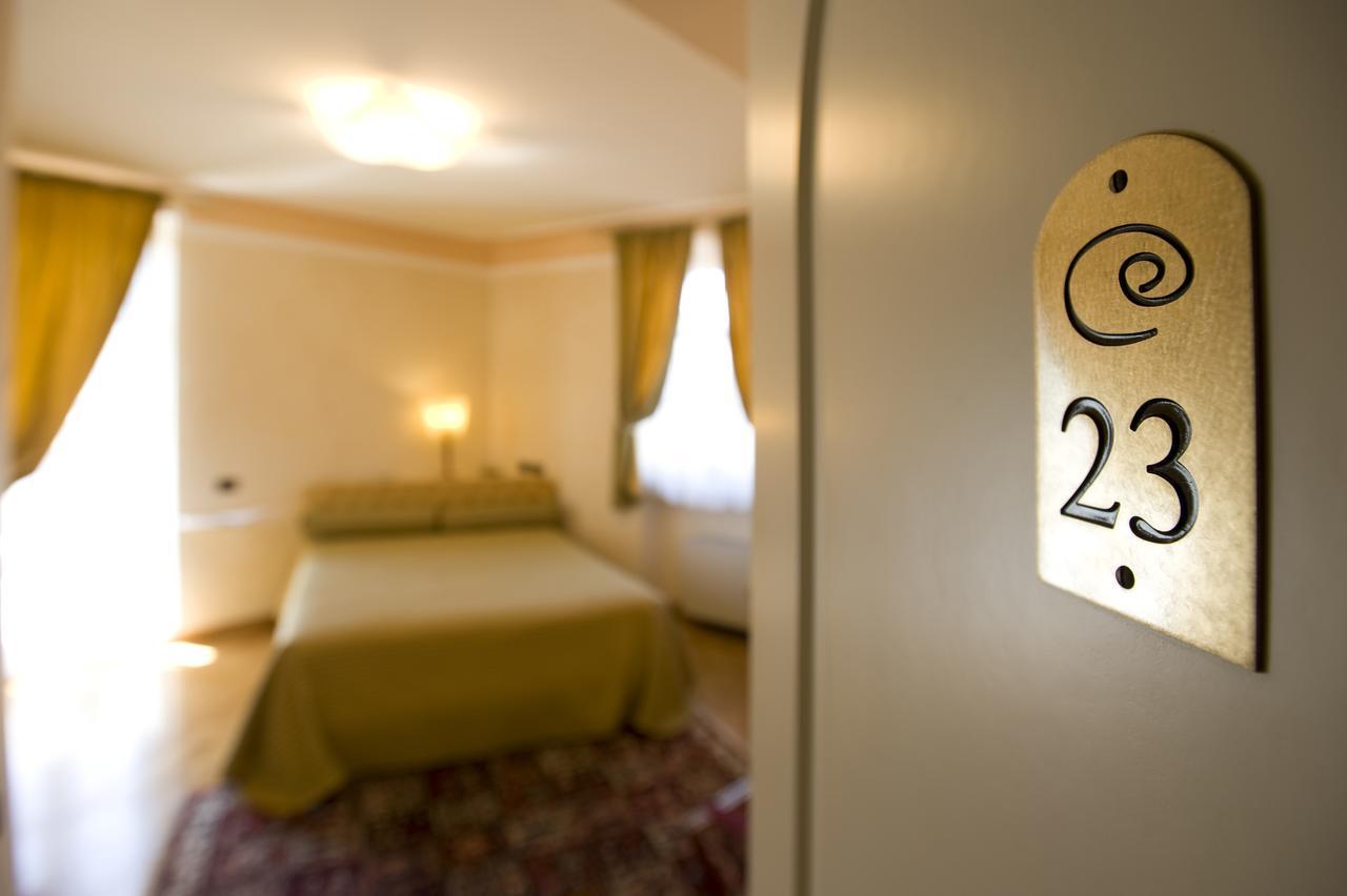 Albergo Castiglione Langhe Castiglione Tinella ภายนอก รูปภาพ