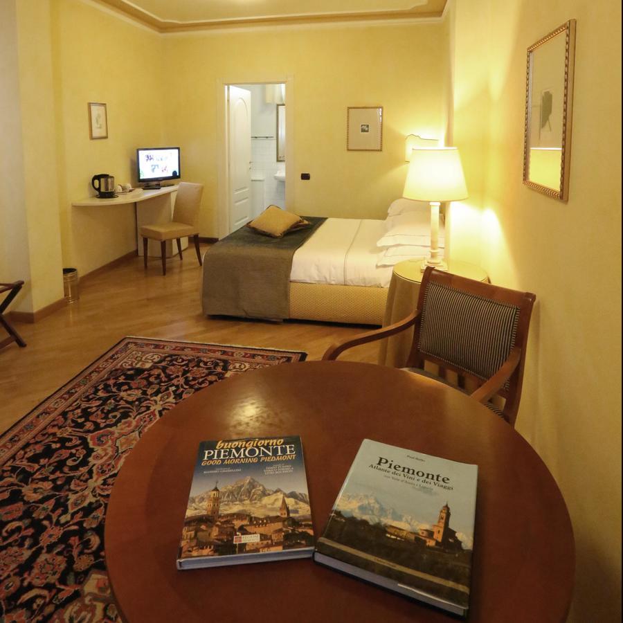 Albergo Castiglione Langhe Castiglione Tinella ภายนอก รูปภาพ