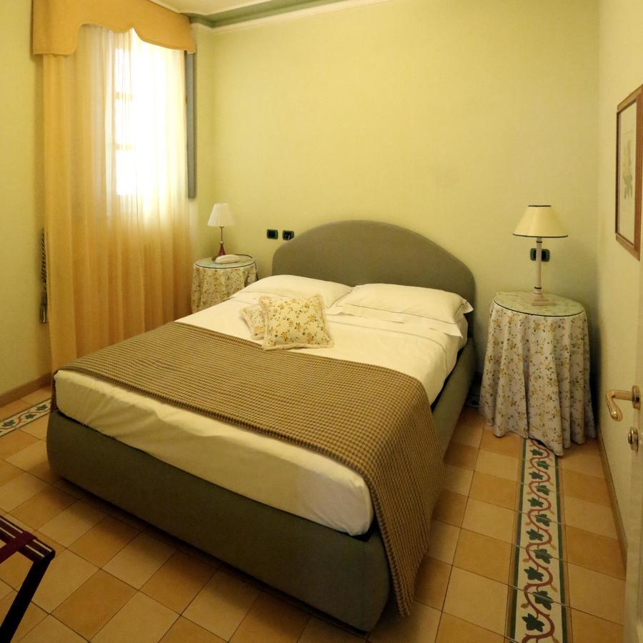 Albergo Castiglione Langhe Castiglione Tinella ภายนอก รูปภาพ