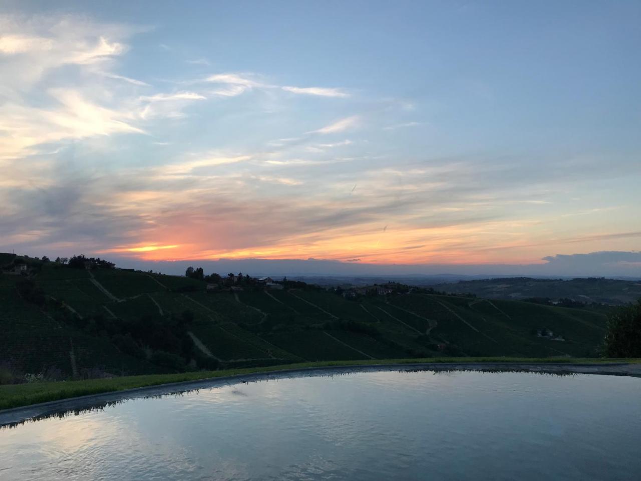 Albergo Castiglione Langhe Castiglione Tinella ภายนอก รูปภาพ